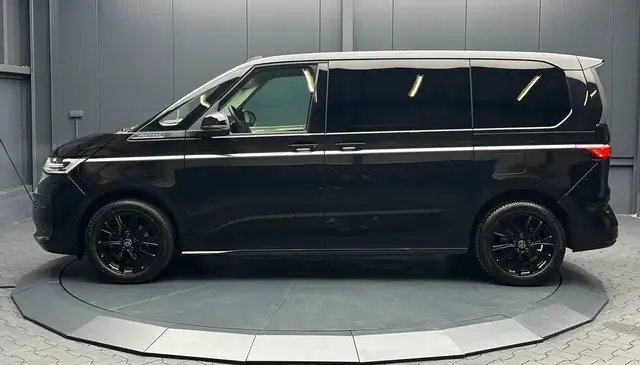 Volkswagen Multivan view 2