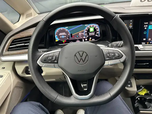 Volkswagen Multivan view 16