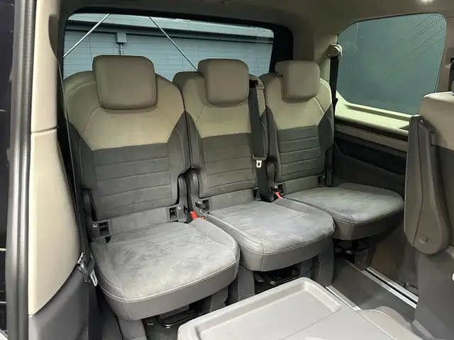 Volkswagen Multivan view 30