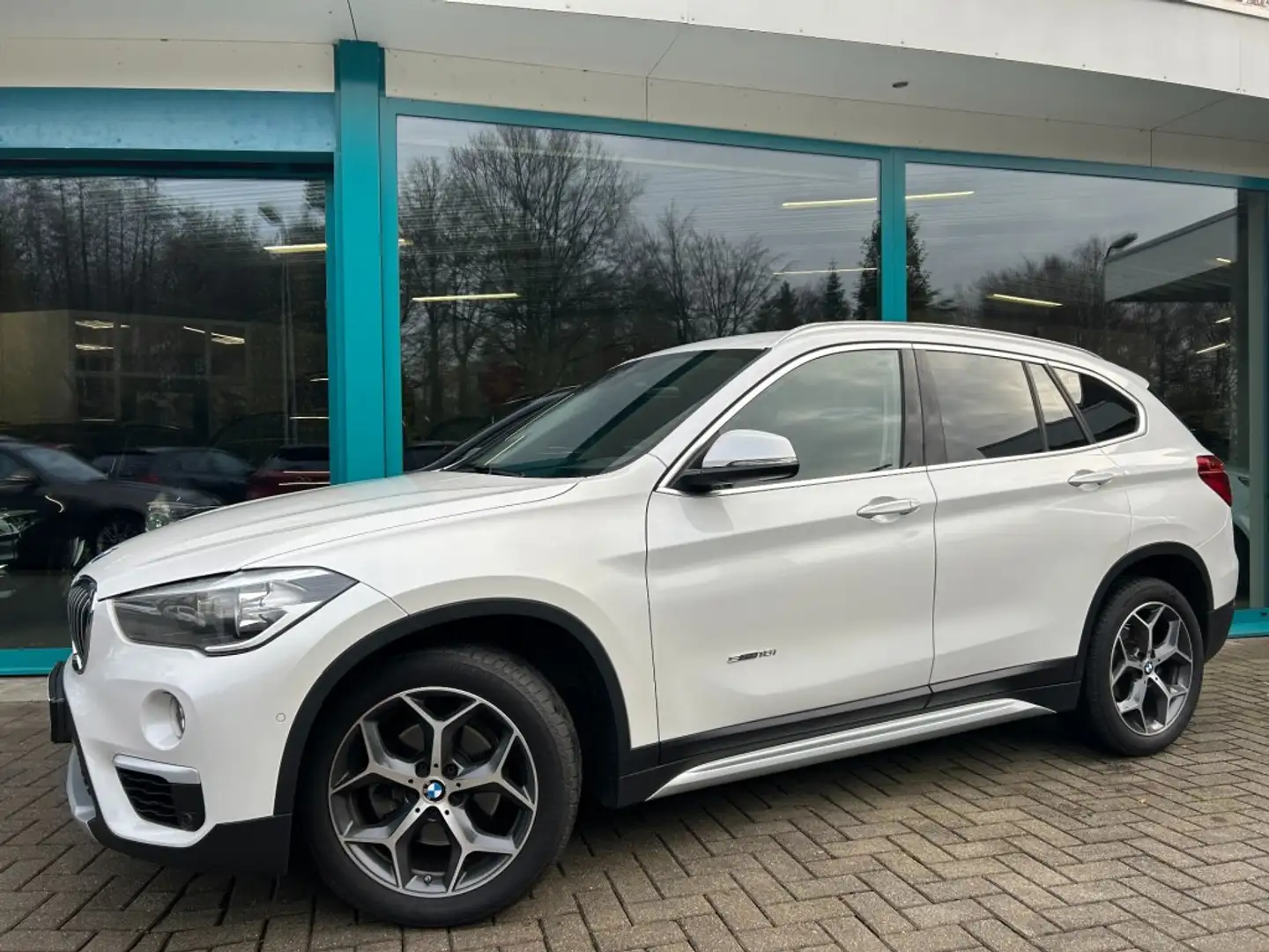 BMW X1 18i X-LINE SPORT, Navi, Leder Sportstoelen, LED, 1 Blanc - 1