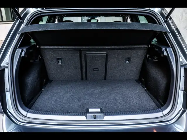 Volkswagen Golf view 14