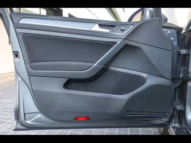Volkswagen Golf view 8