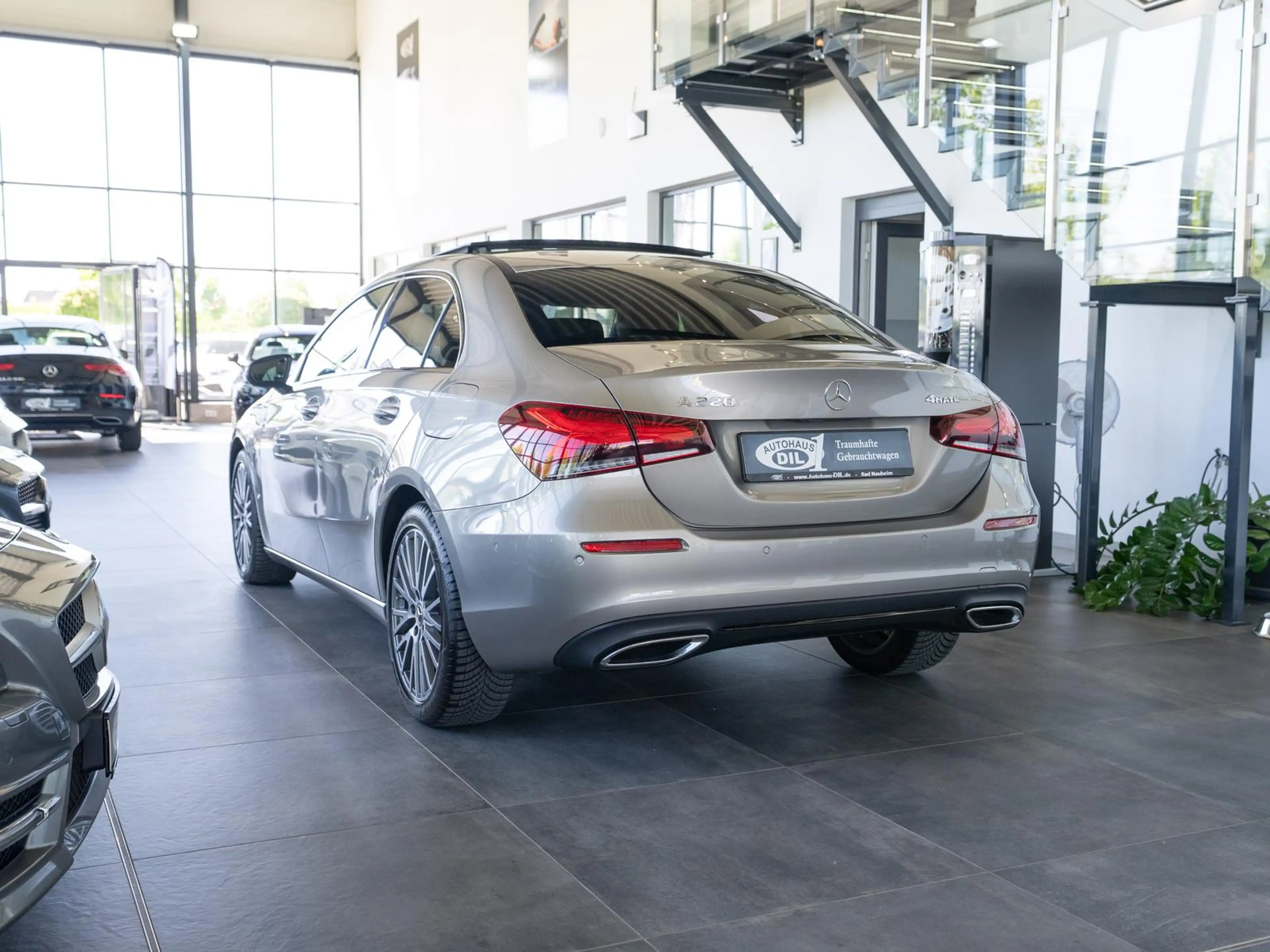 Mercedes-Benz A 220 4 Matic *NIGHT*360°-K*MEMORY*DISTR.+*PANO* — photo 5