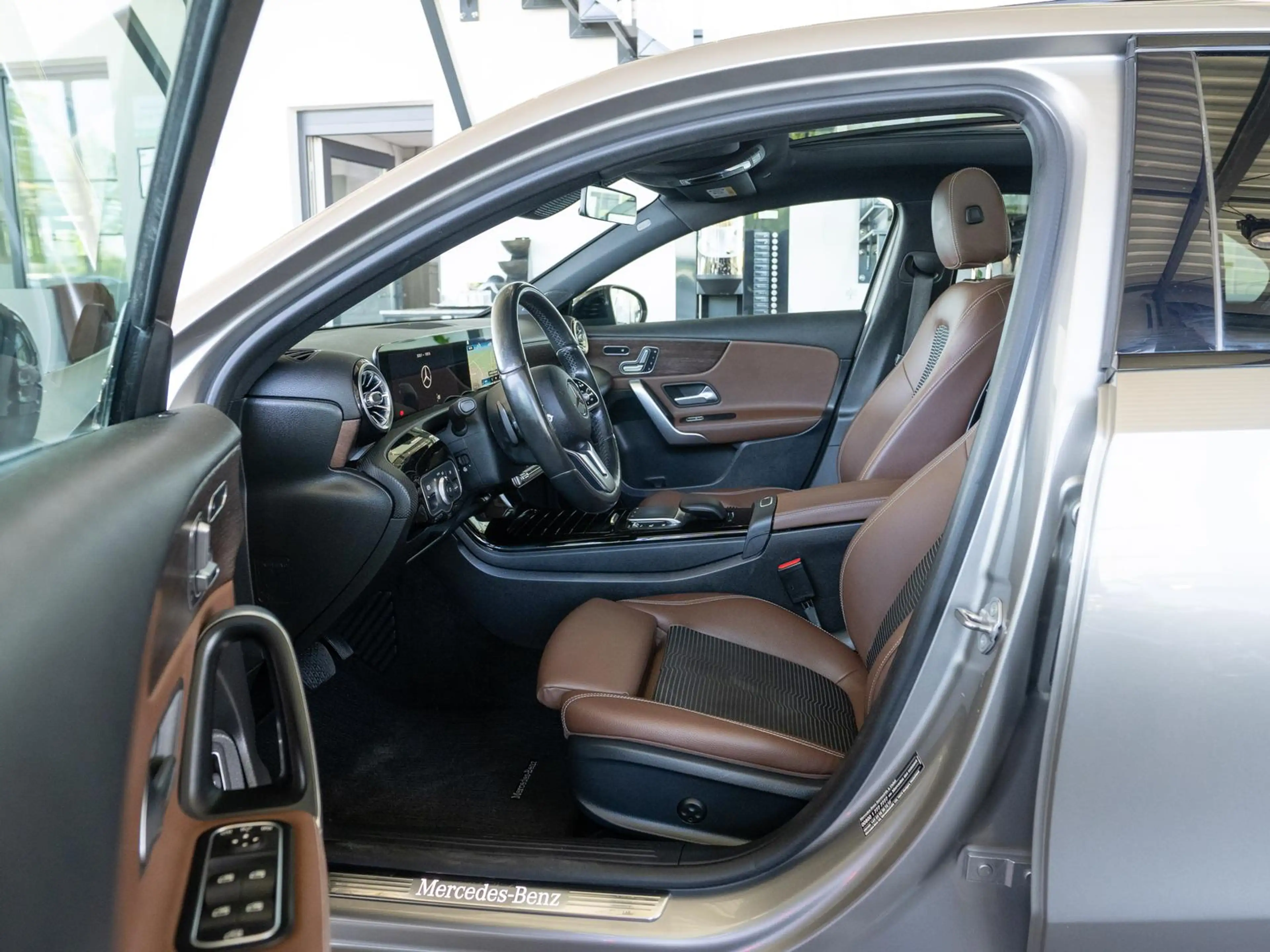 Mercedes-Benz A 220 4 Matic *NIGHT*360°-K*MEMORY*DISTR.+*PANO* — photo 9