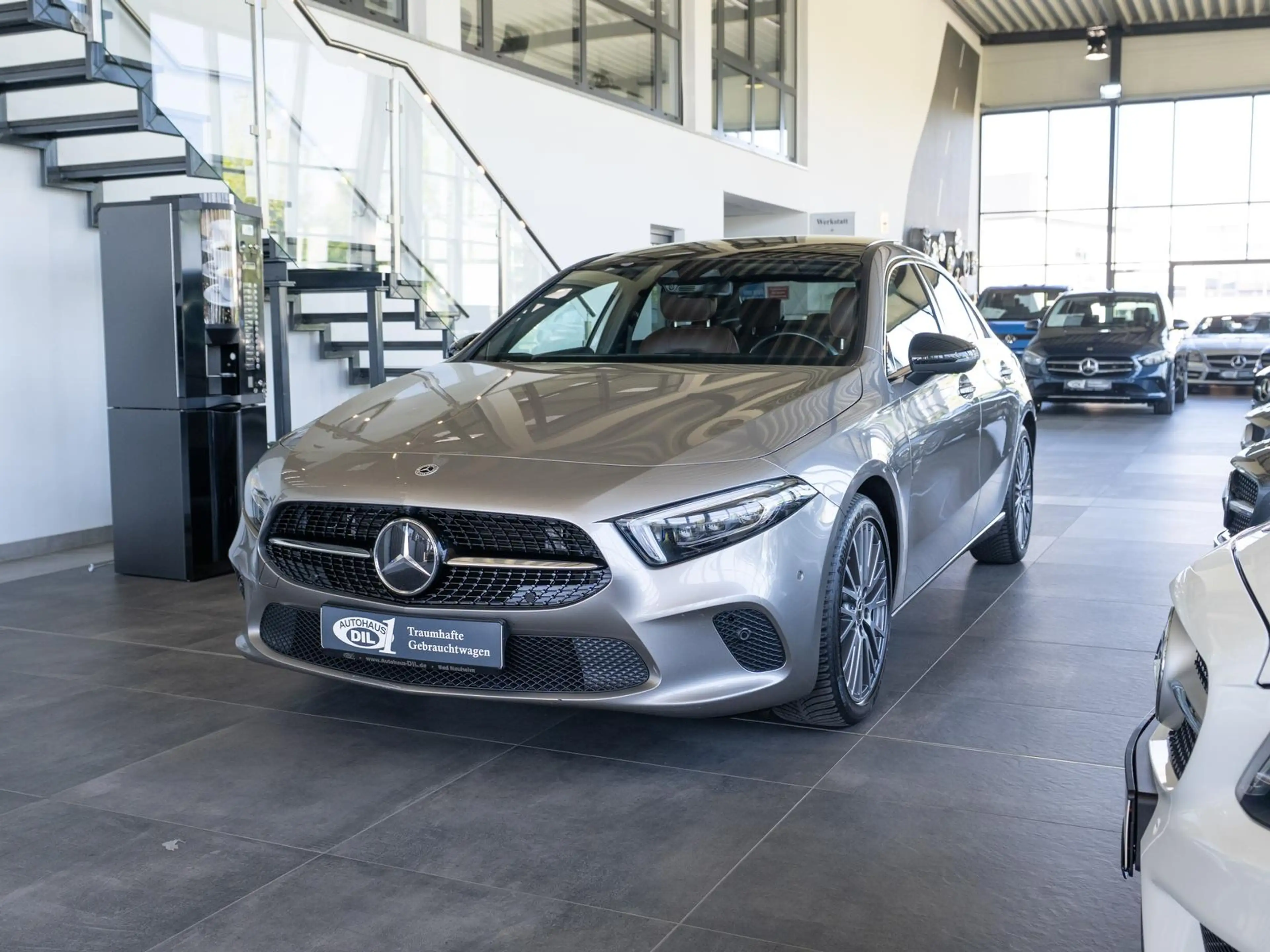 Mercedes-Benz A 220 4 Matic *NIGHT*360°-K*MEMORY*DISTR.+*PANO* — photo 3