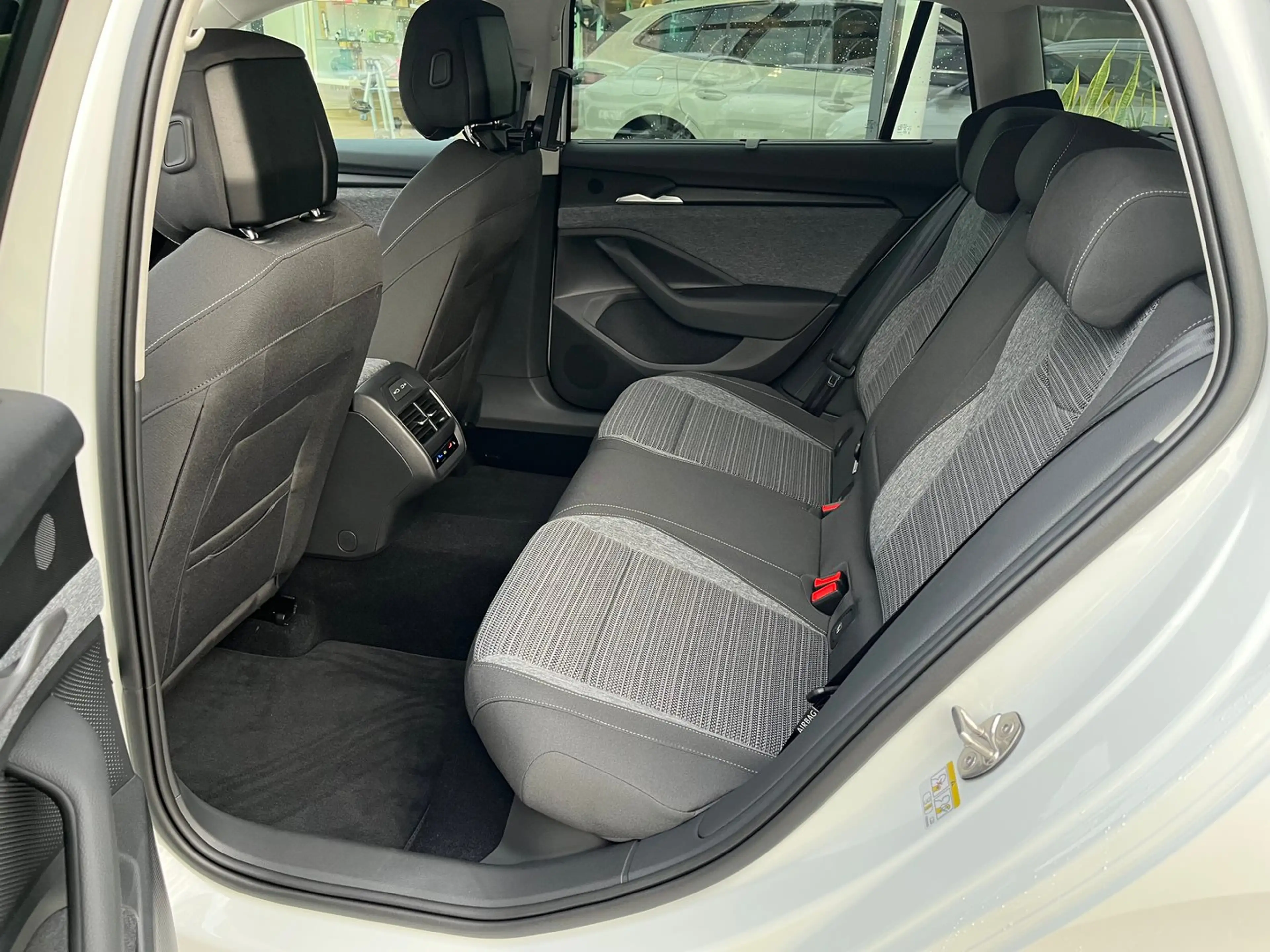 Skoda Superb Selection iV TSI DSG — photo 10