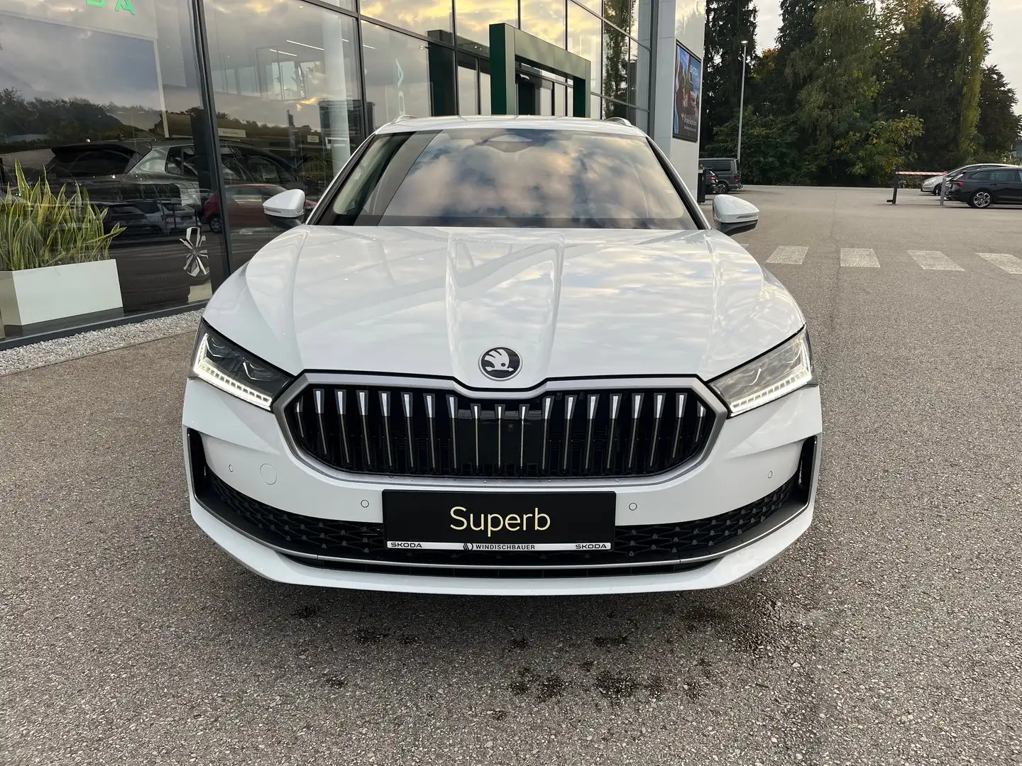 Skoda Superb Selection iV TSI DSG Weiß - 2