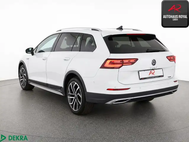 Volkswagen Golf view 3