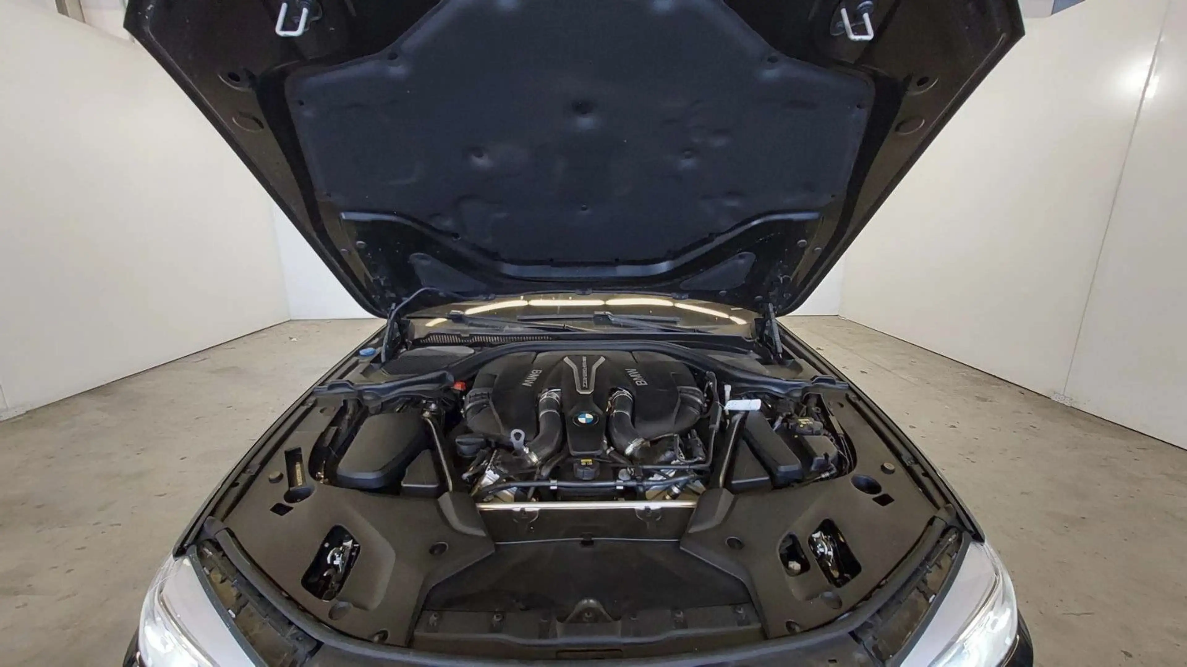 BMW 550 — photo 10