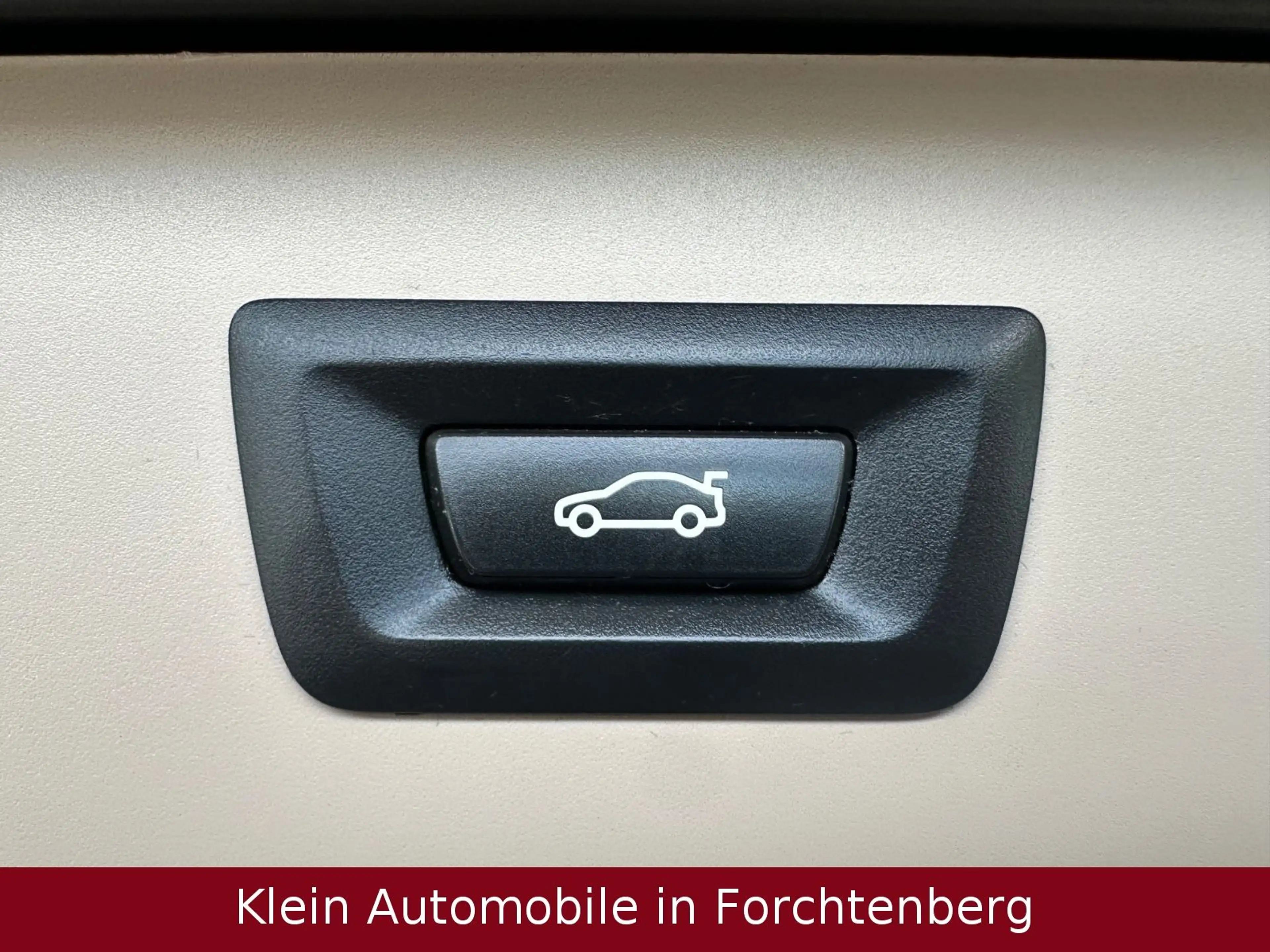 BMW 528 i Touring Modern Line LederNavProfXenon19"2HD — photo 15