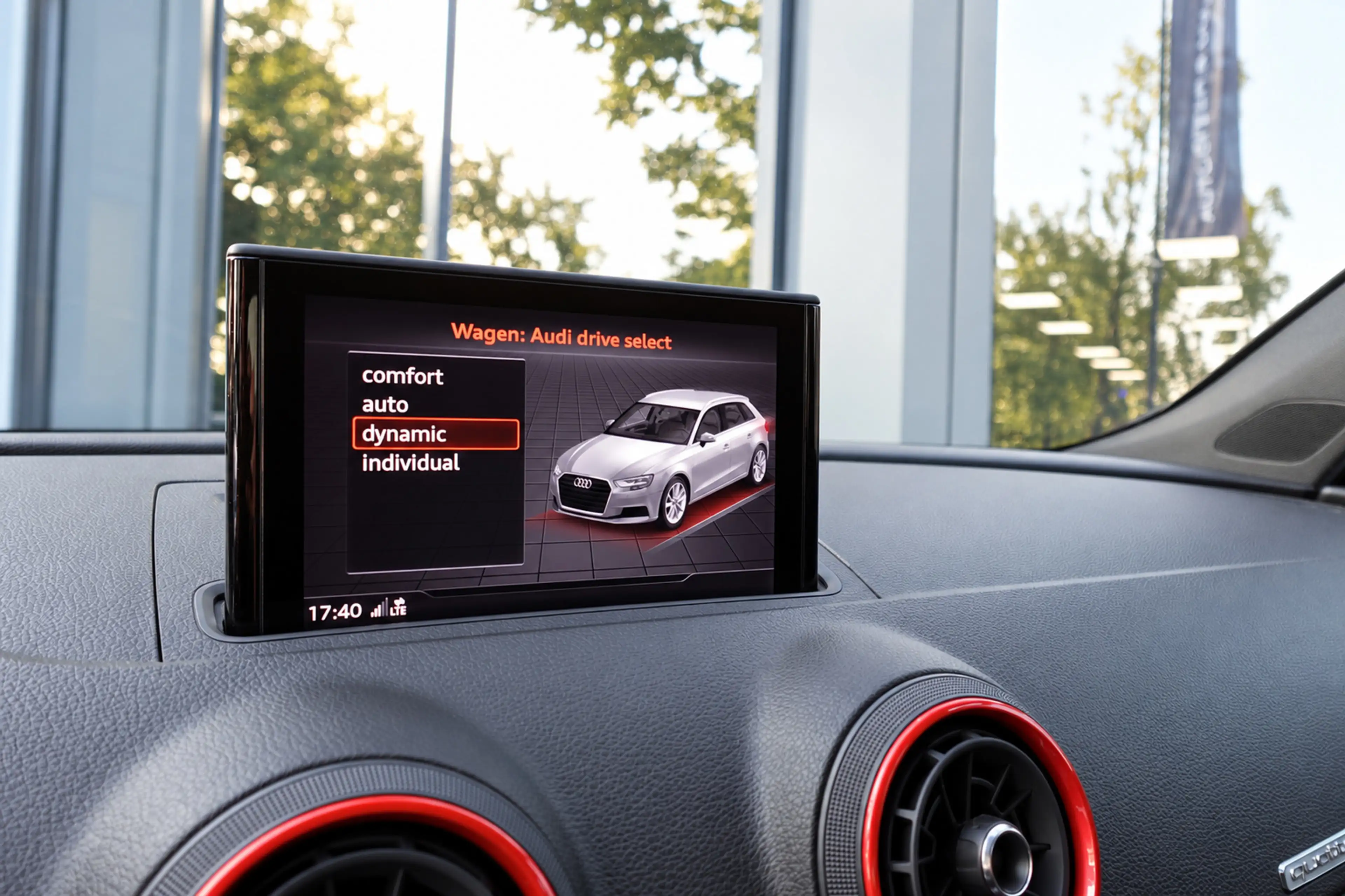 Audi RS3 A3 Sportback 2.5 TFSI quattro PANO B&O MATRIX VOL — photo 12