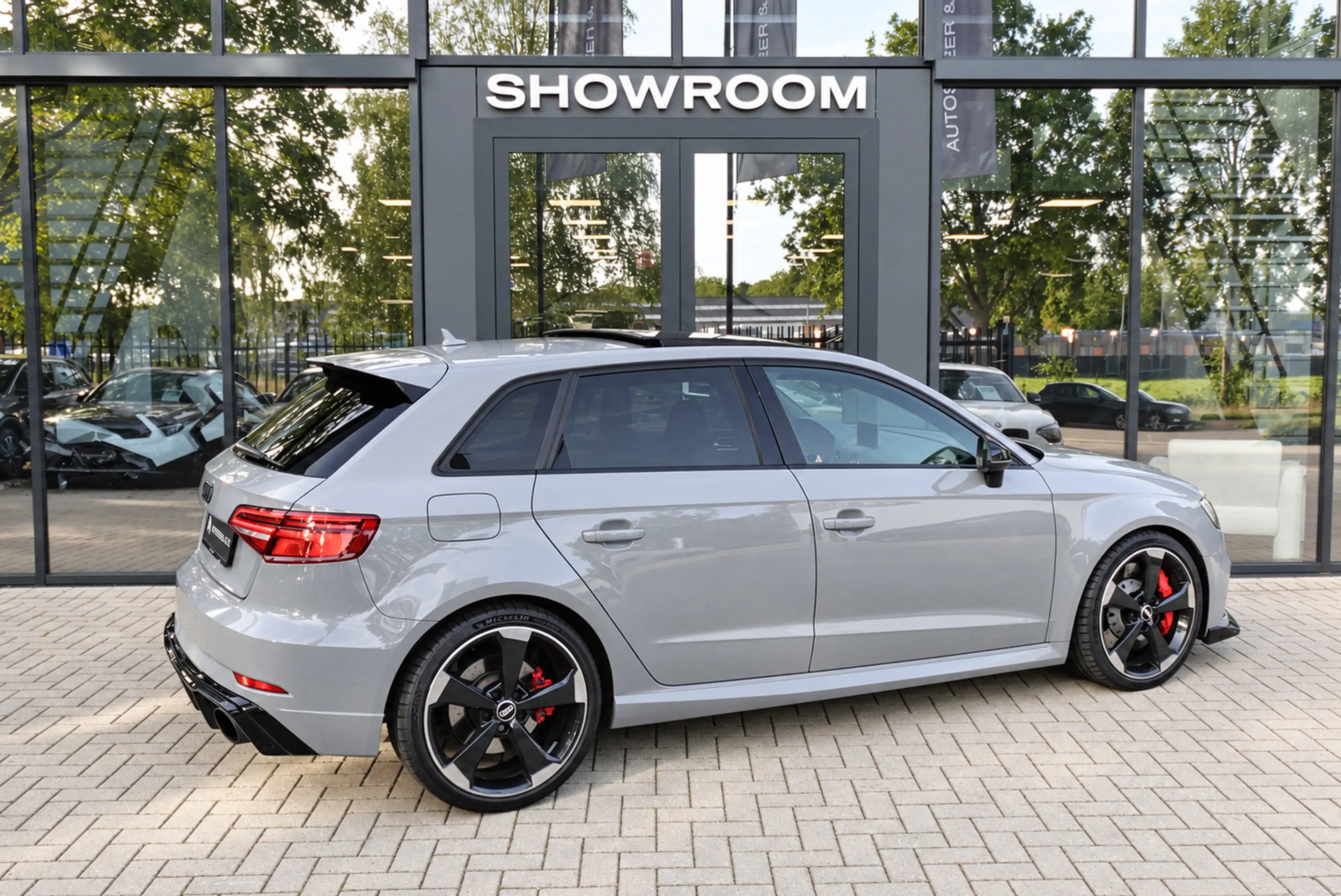 Audi RS3 A3 Sportback 2.5 TFSI quattro PANO B&O MATRIX VOL — photo 2