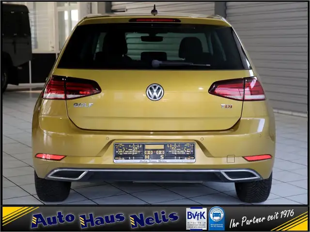 Volkswagen Golf view 4