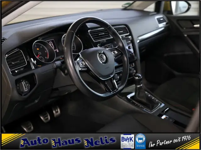 Volkswagen Golf view 9