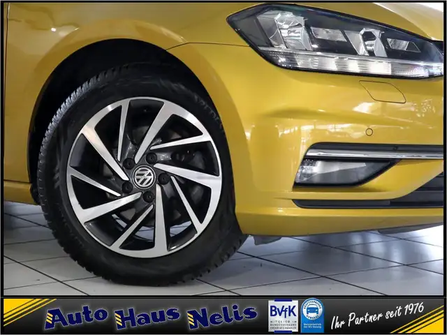 Volkswagen Golf view 2