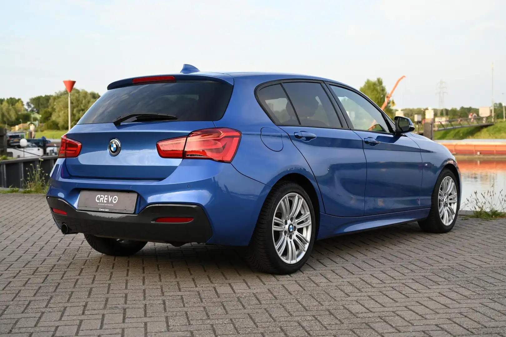 BMW 118 1-serie 118i M-Sport | LED | M-pakket | Parkeersen Blauw - 2
