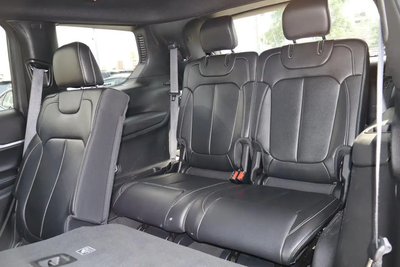 Jeep Grand Cherokee photo Jeep Grand Cherokee