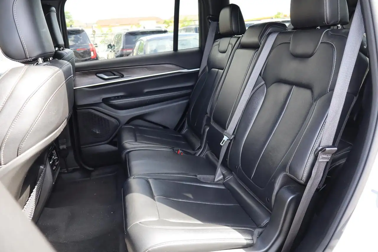 Jeep Grand Cherokee photo Jeep Grand Cherokee