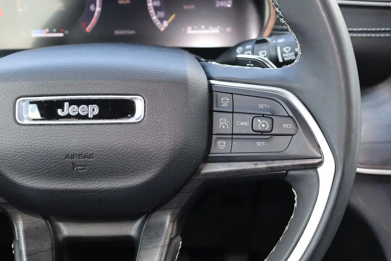 Jeep Grand Cherokee photo Jeep Grand Cherokee