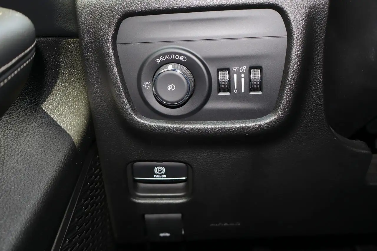 Jeep Grand Cherokee photo Jeep Grand Cherokee