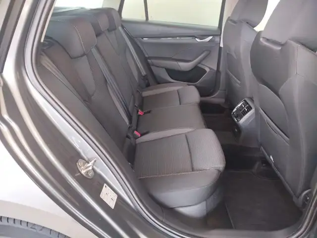Skoda Octavia view 6