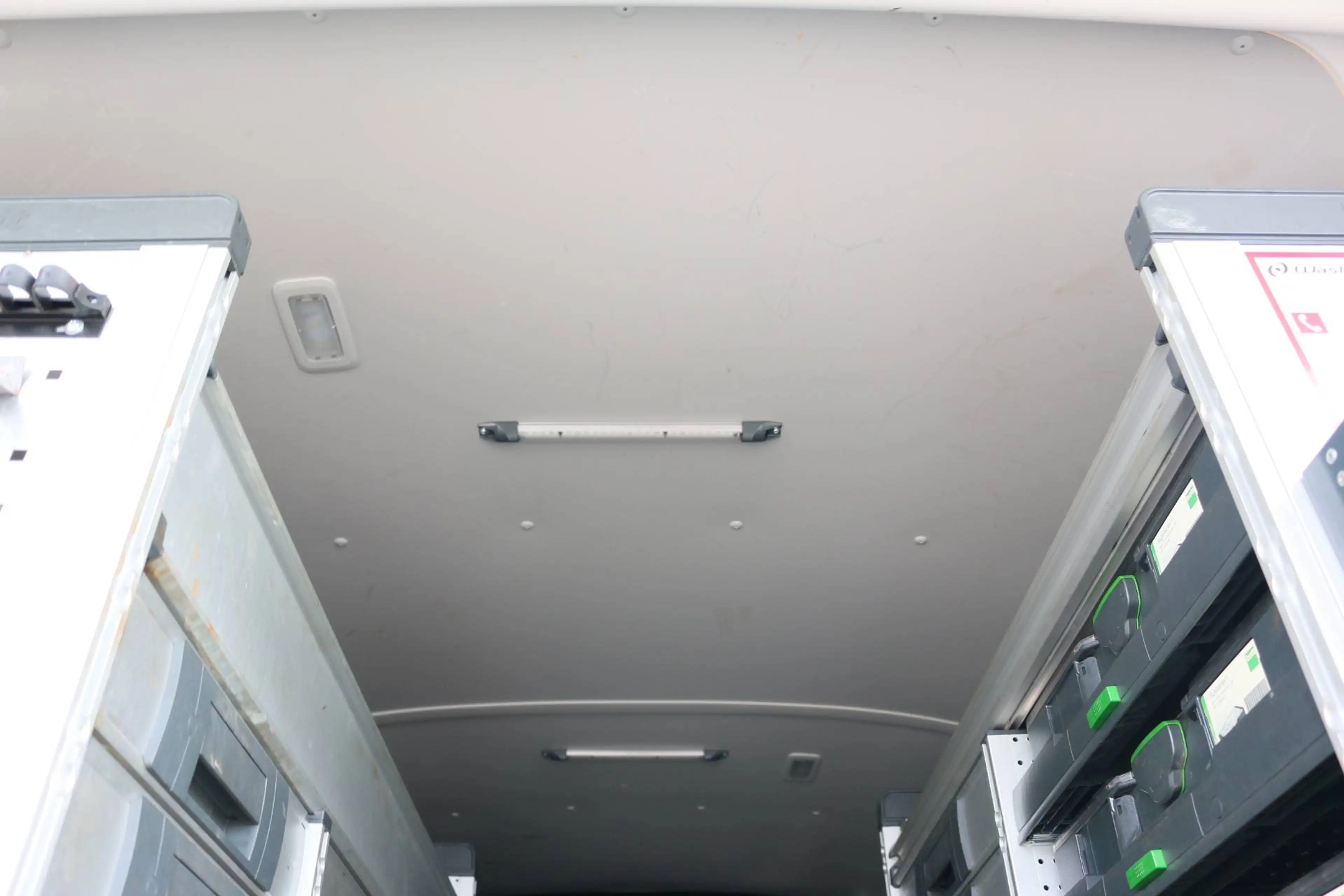 Volkswagen T6.1 Transporter Lang*Standheizung*Kamera*Frontscheibe heizbar*Regalsystem — photo 9