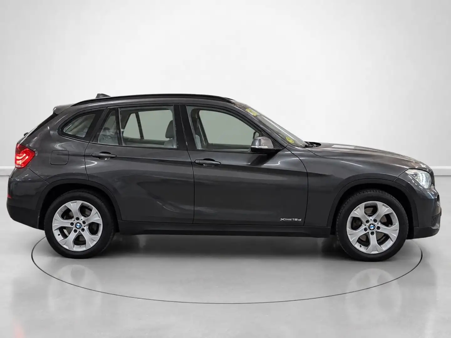 BMW X1 xDrive 18d Essential Edition Gris - 2