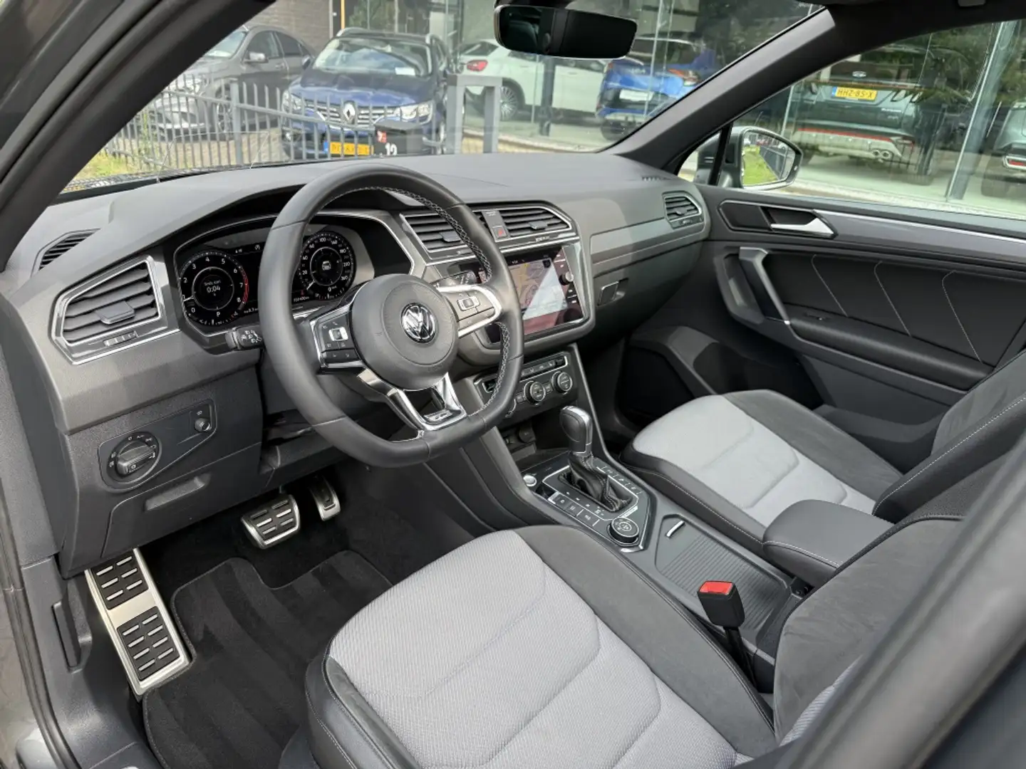 Volkswagen Tiguan 2.0 TSI 180PK 4Motion R-Line DSG | 1ste Eig. | Pan Grijs - 2