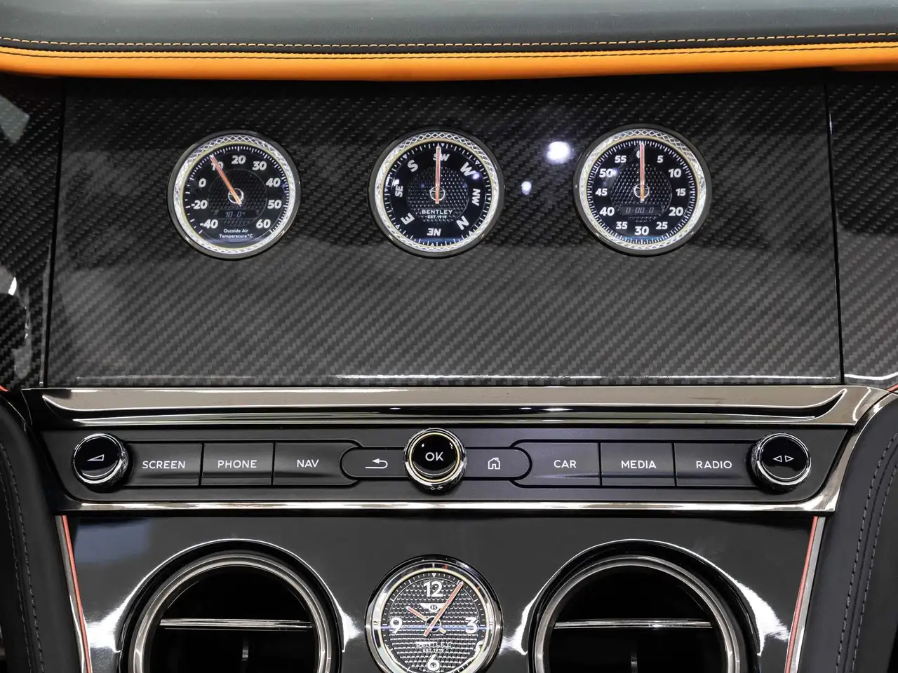 Bentley Continental 2025 — фото 13