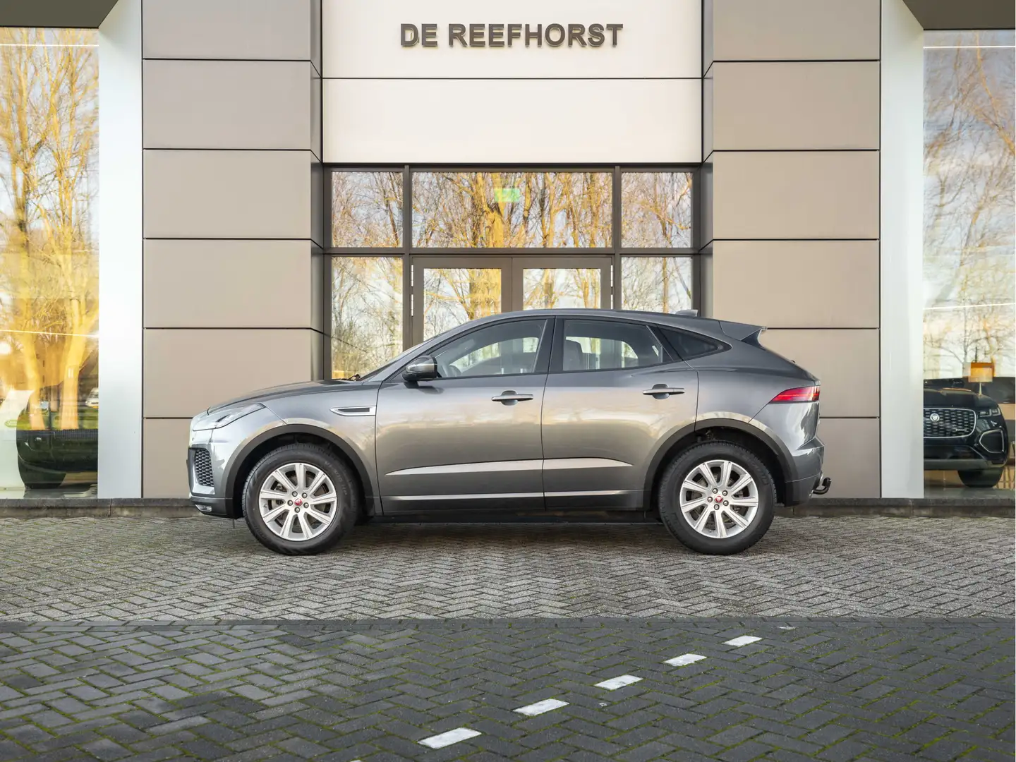 Jaguar E-Pace D150 R-Dynamic Dealer Onderhouden | Origineel Nede Grijs - 2