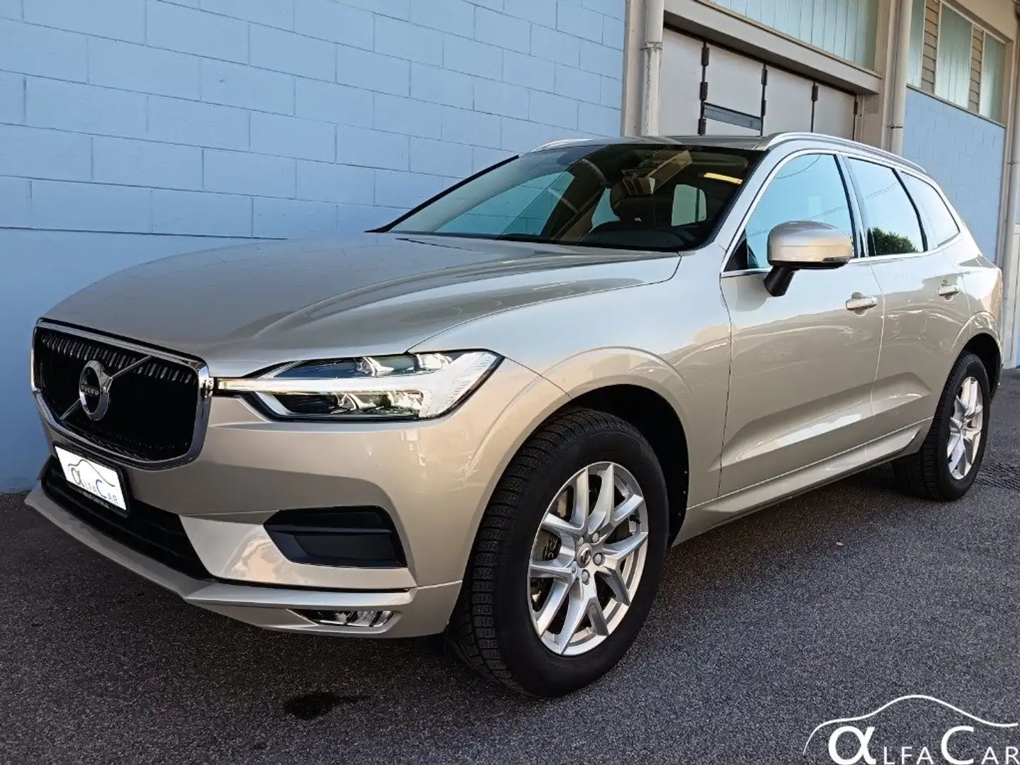 Volvo XC60 B4 (d) AWD Geartronic Momentum Pro Bianco - 1