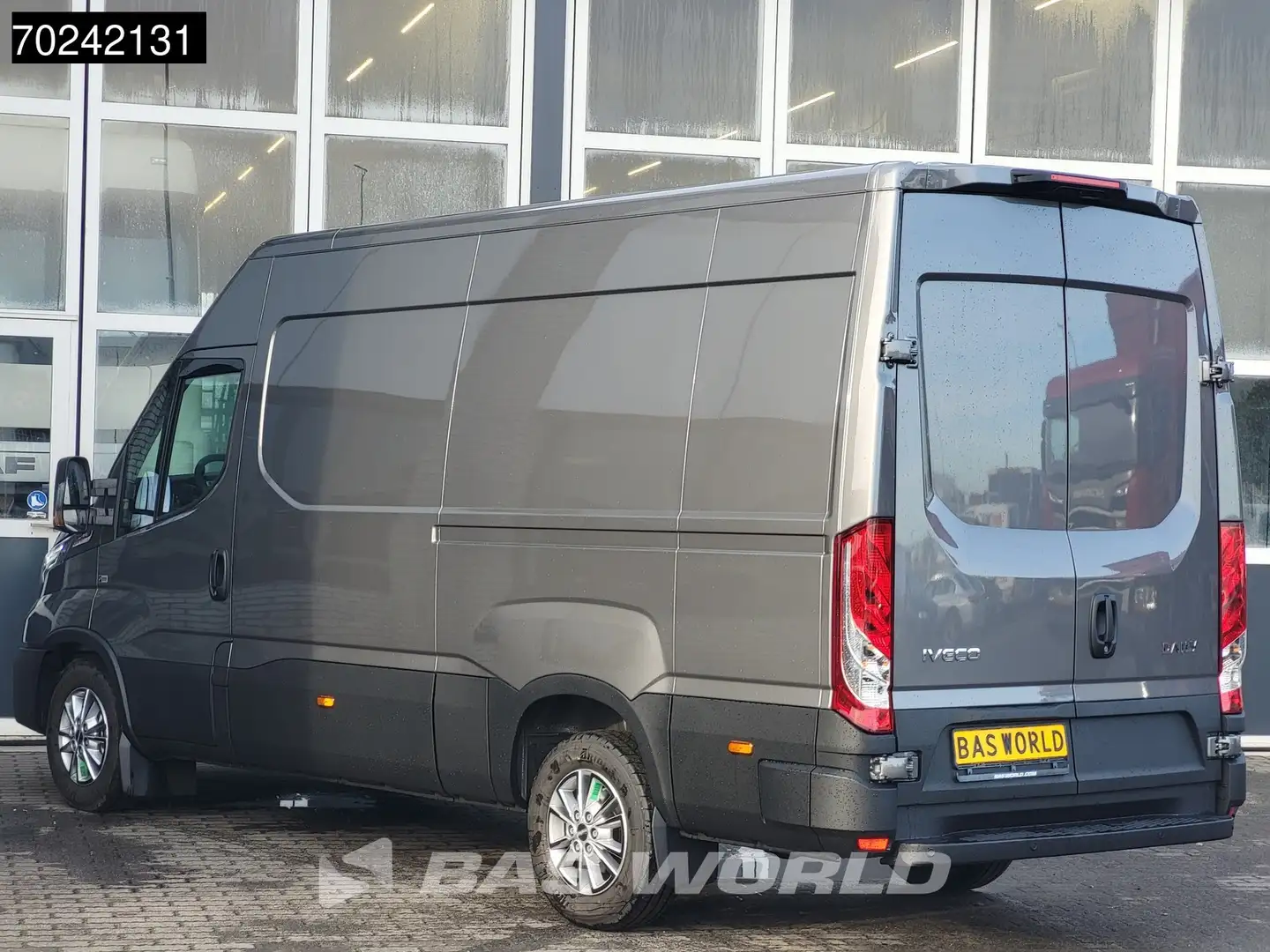 Iveco Daily 35S21 3.0L 210PK Automaat 2025 model L2H2 ACC LED Grau - 2