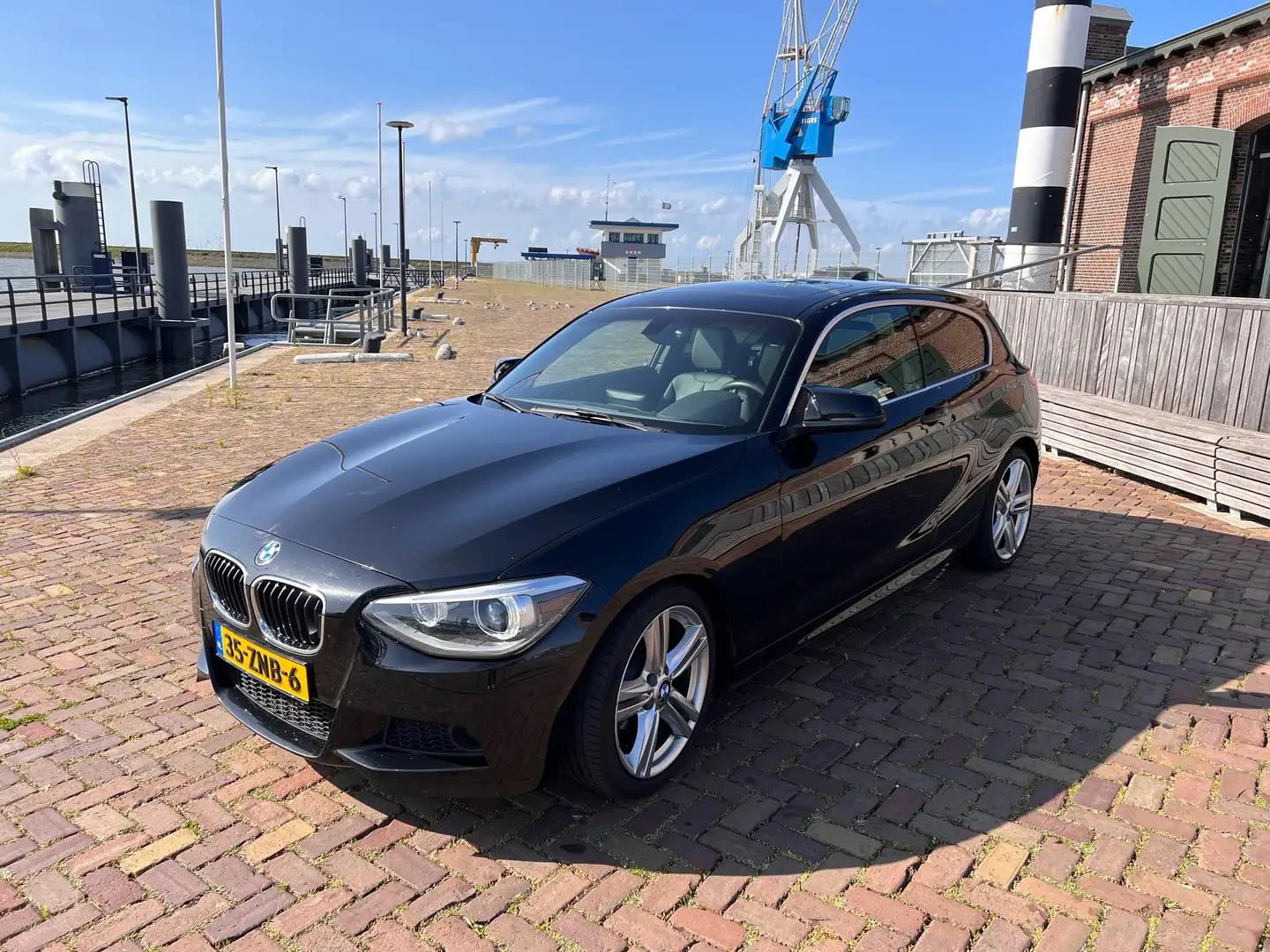 BMW 116 i Business+ Zwart - 1