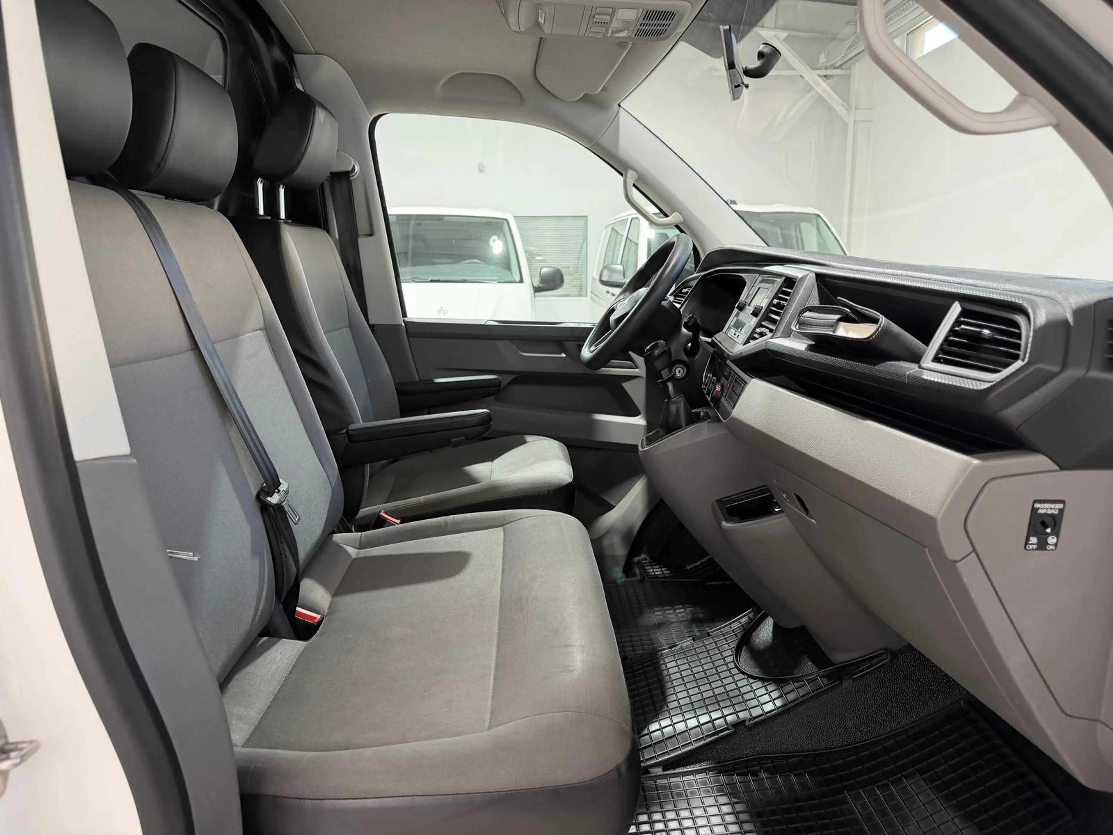 Volkswagen T6.1 Transporter ,4Motion,kurz,Klima,Radio,AHK — photo 9