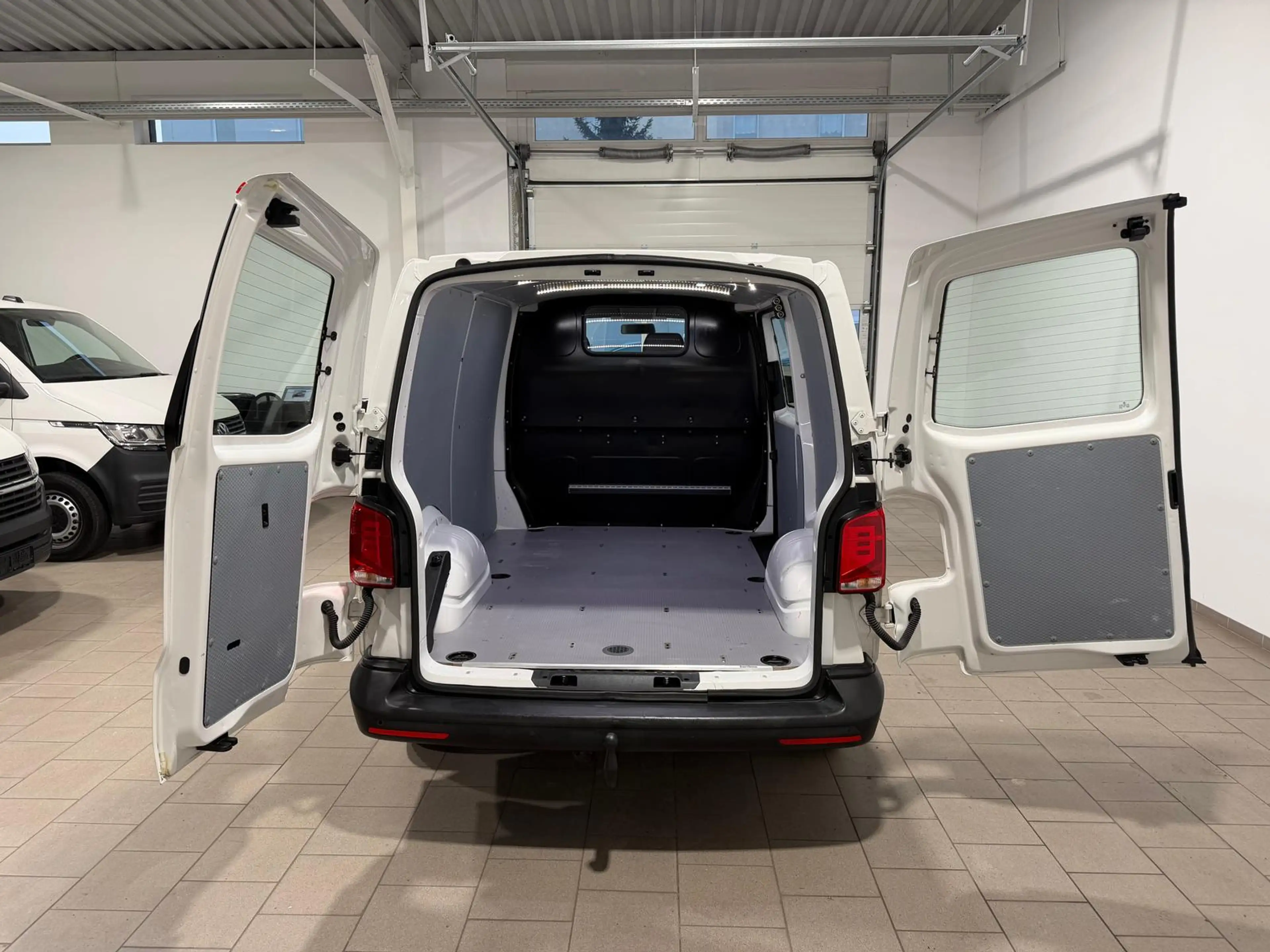 Volkswagen T6.1 Transporter ,4Motion,kurz,Klima,Radio,AHK — photo 5