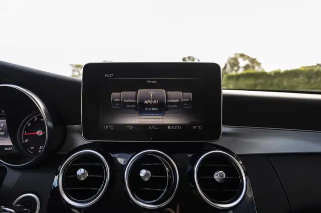 Mercedes-Benz C-Class view 26