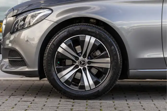 Mercedes-Benz C-Class view 19