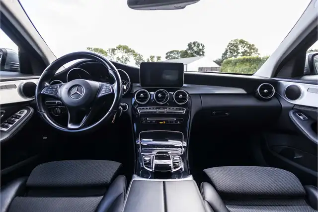 Mercedes-Benz C-Class view 21