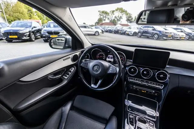 Mercedes-Benz C-Class view 22