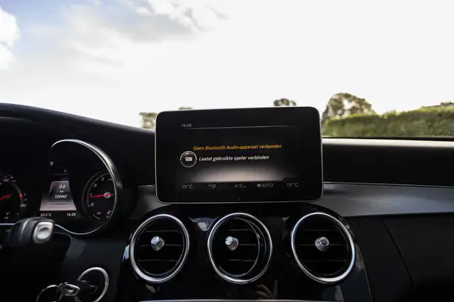 Mercedes-Benz C-Class view 27