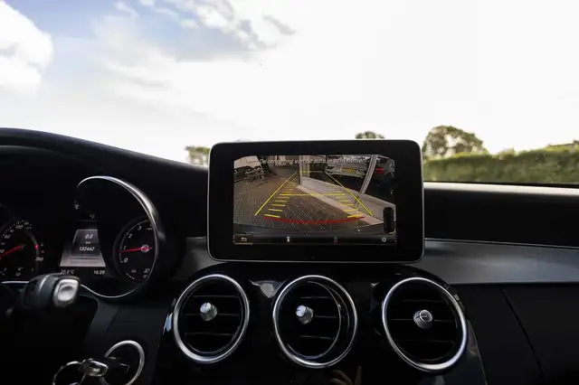 Mercedes-Benz C-Class view 25