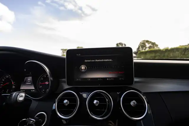 Mercedes-Benz C-Class view 29
