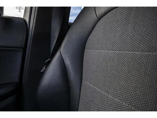 Mercedes-Benz C-Class view 11