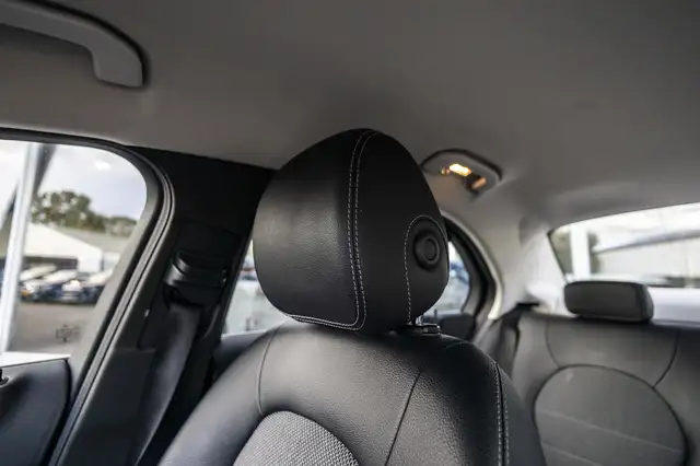 Mercedes-Benz C-Class view 12