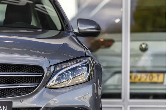 Mercedes-Benz C-Class view 18
