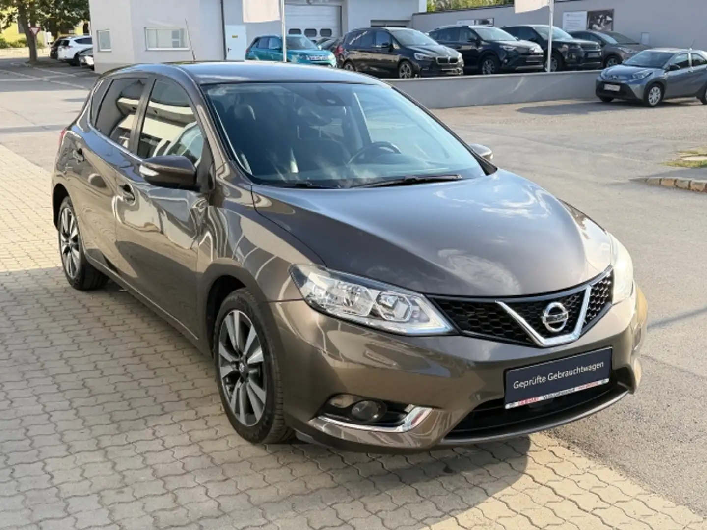 Nissan Pulsar Pulsar Braun - 1