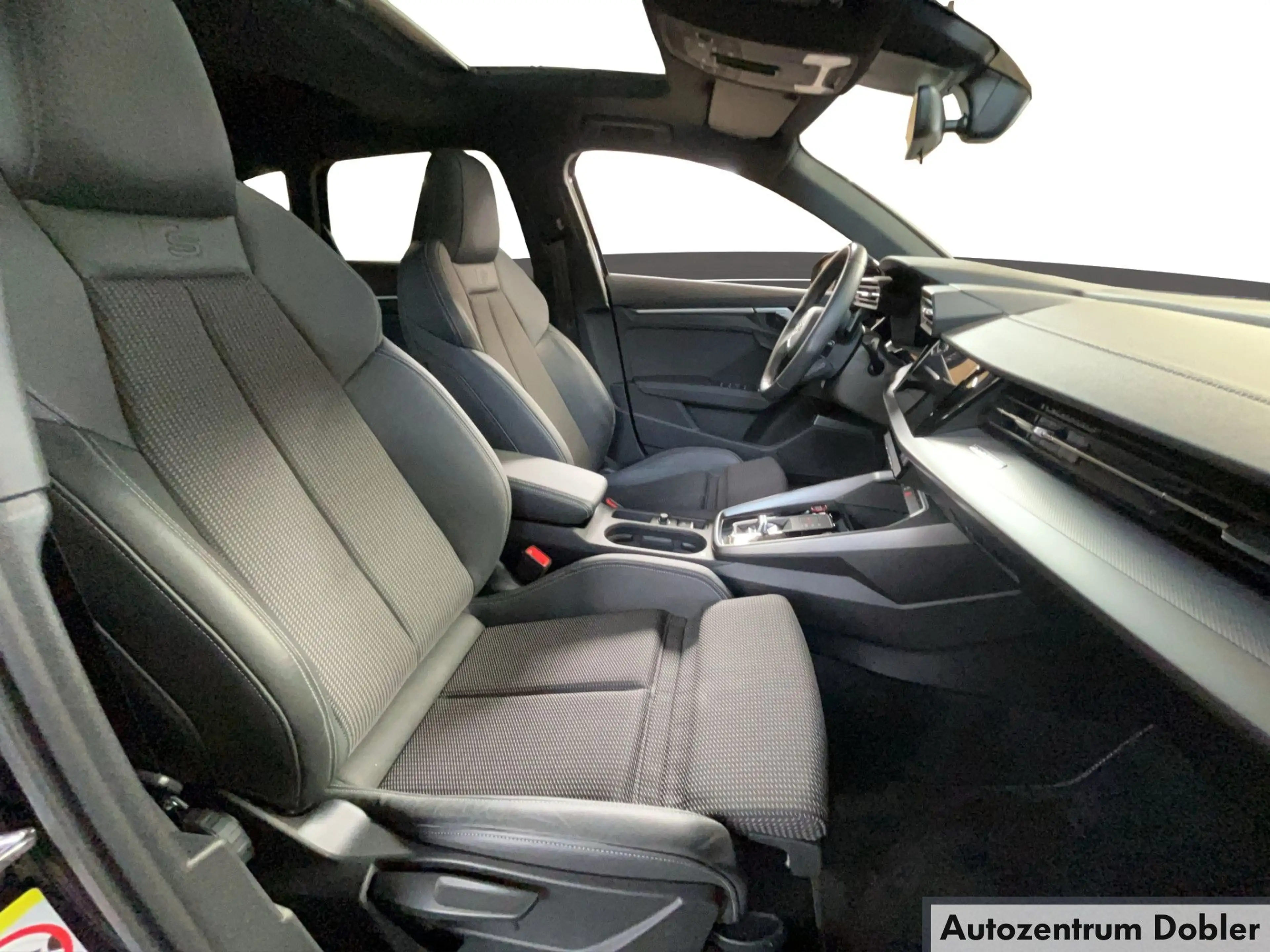 Audi S3 Sportback 2.0 TFSI quattro Ambiente Beleuchtung — photo 10