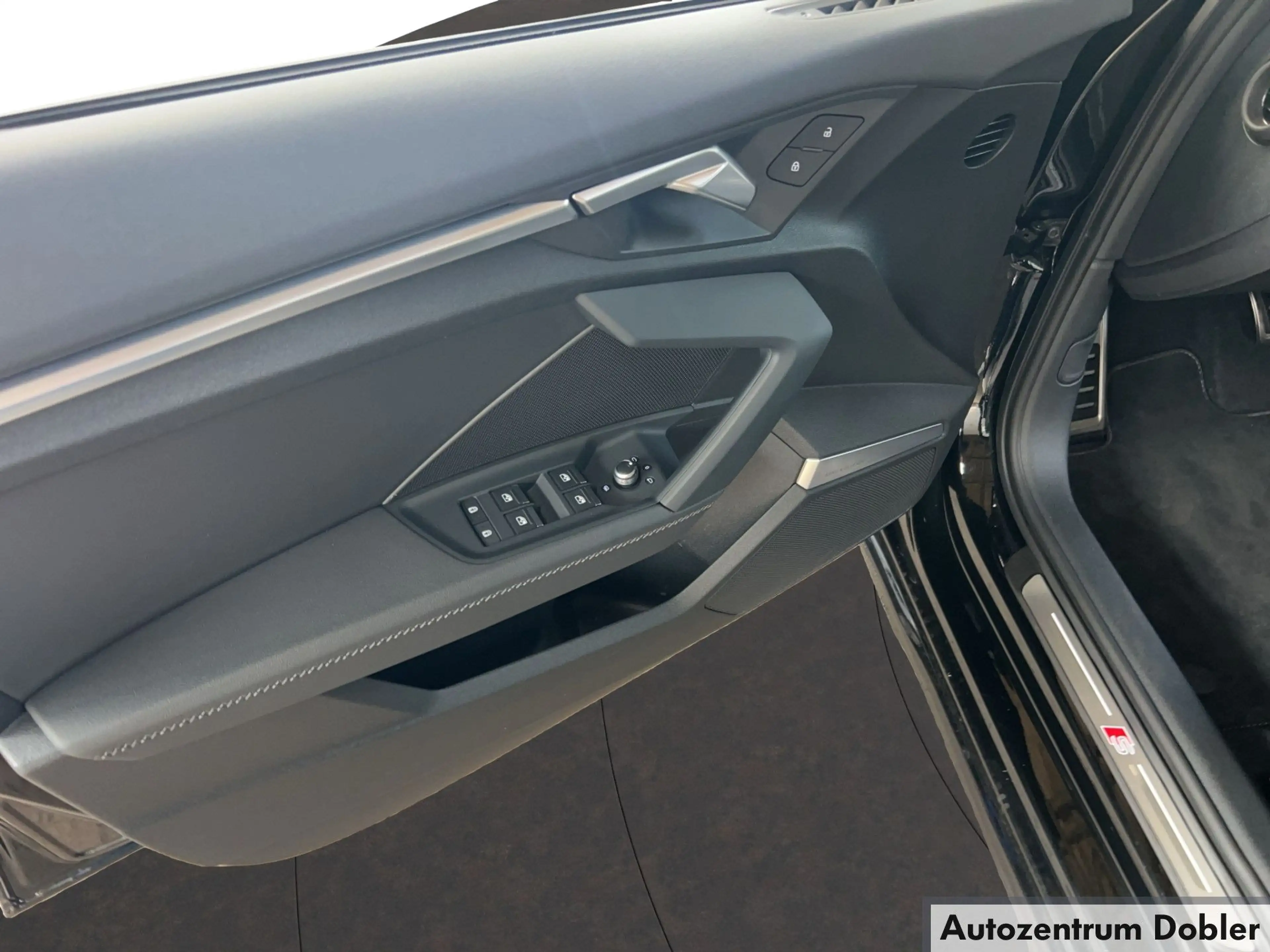Audi S3 Sportback 2.0 TFSI quattro Ambiente Beleuchtung — photo 12
