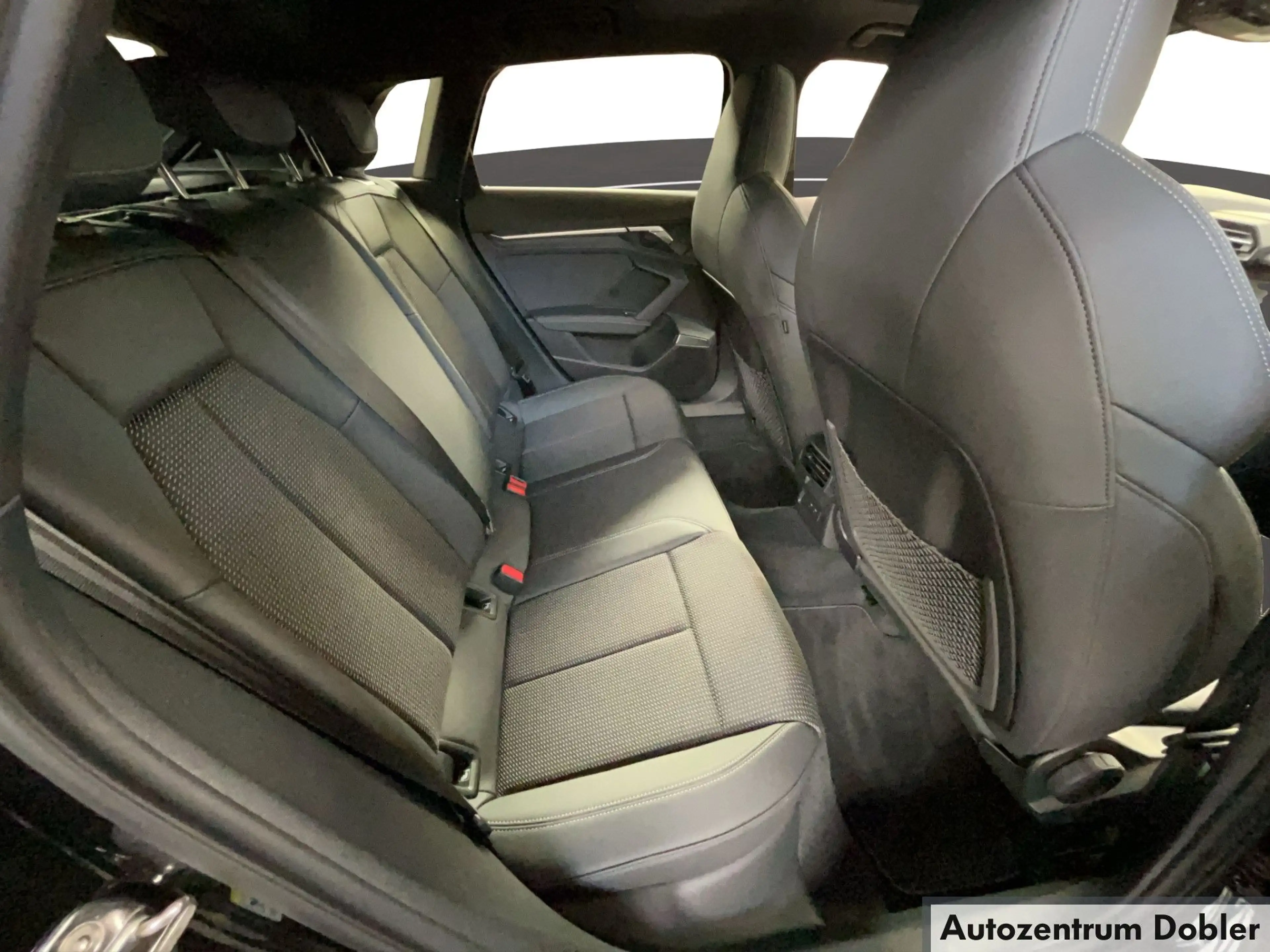 Audi S3 Sportback 2.0 TFSI quattro Ambiente Beleuchtung — photo 11