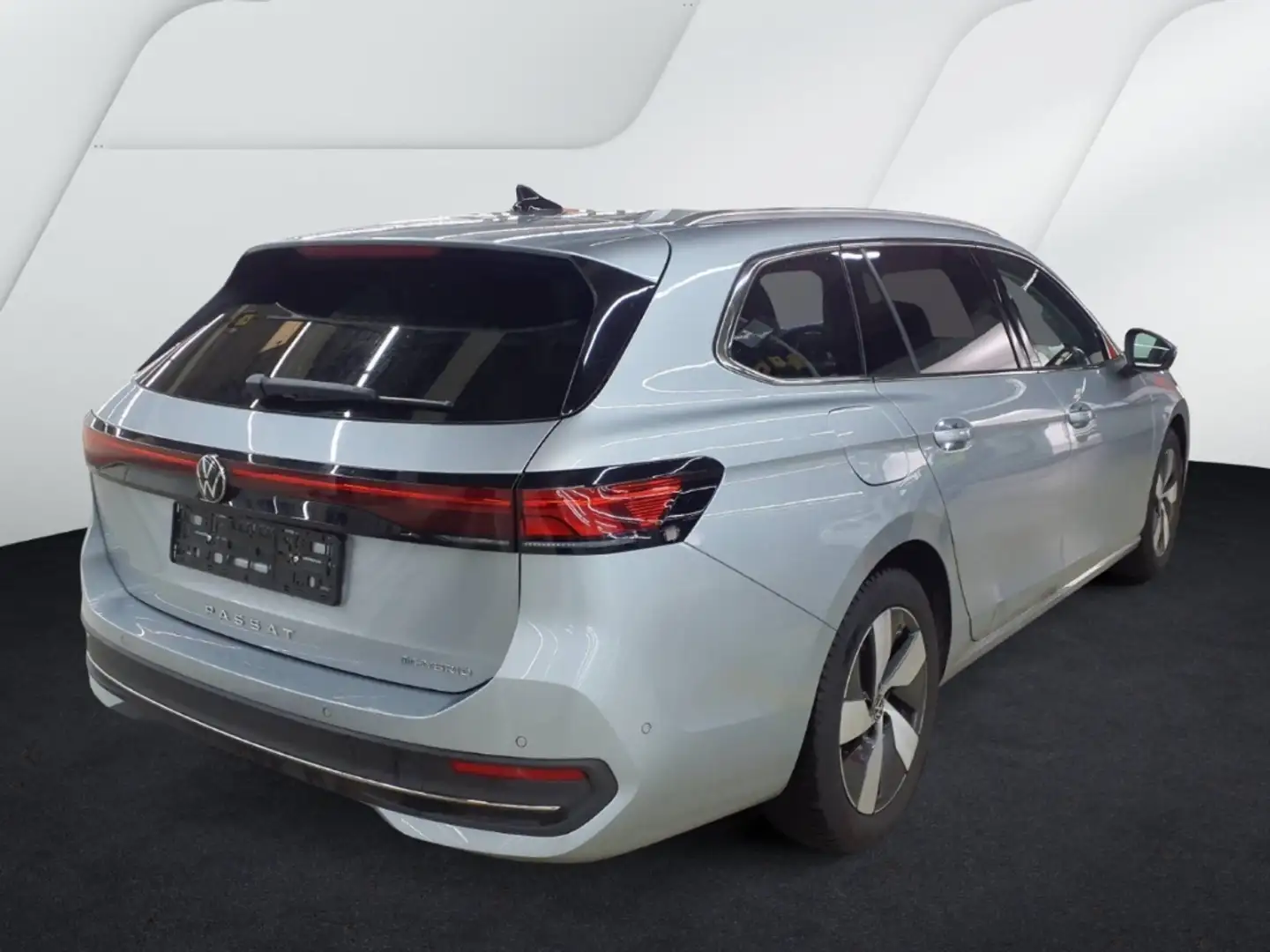 Volkswagen Passat Variant 1.5 TSI eHybrid DSG BUSINESS NAVI AHK PDC SHZG Silber - 2